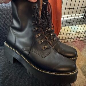 Platform Dr. Martens, Sz 10 (women’s)